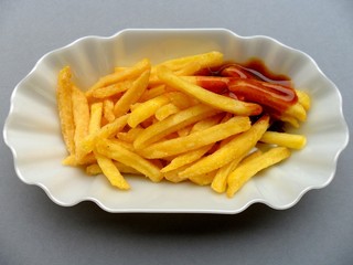 Pommes im Schälchen