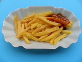 Pommes im Schälchen