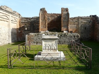 Courtyard of a ruined villa at Pompeii, Italy