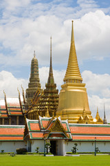 Fototapeta premium Świątynia w obszarze Grand Palace w Bangkoku w Tajlandii