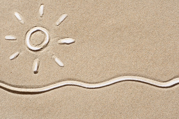 Fototapeta na wymiar rysunek słońca i morza na piasku - i wakacje na plaży
