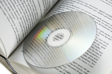 libro aperto con cd