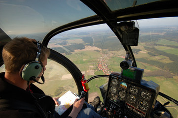 Im Hubschrauber Cockpit