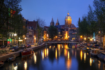 Fototapeta na wymiar St. Nicholas Church in Amsterdam at twilight, The Netherlands