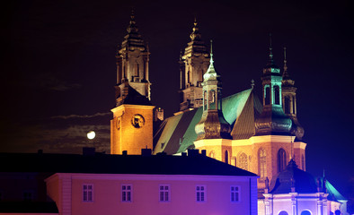 katedra i księżyc