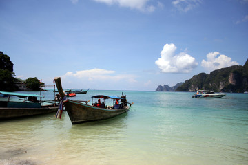 Naklejka na ściany i meble Thai boat in ocean
