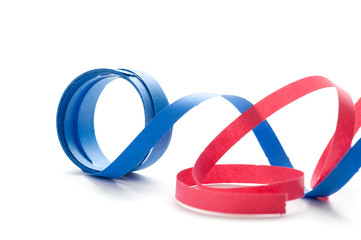 cotillons de fête anniversaire fond blanc - serpentin carnaval