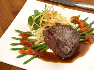 Filetsteak mit Spargel