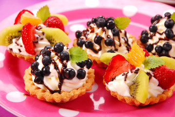 mini tartlets with cream and fruits
