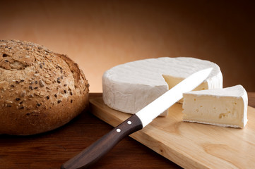 slice camembert with bread