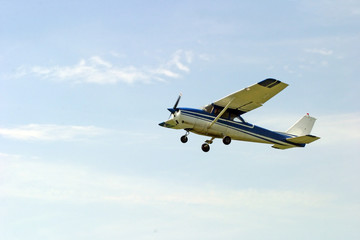 Fototapeta na wymiar Samolot rolniczy