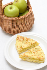 apple pie and a basket