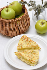 apple pie and a basket