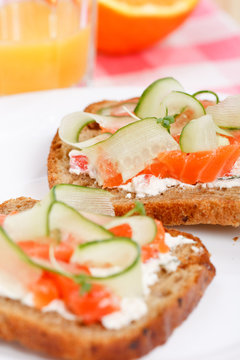 Toast with vegetables and fish.