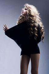 Beautiful woman with long curly hair - 21652122