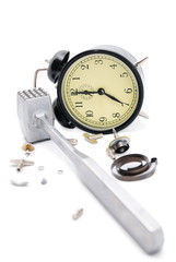 Naklejka premium Alarm clock broken by a hammer. Isolate on white.