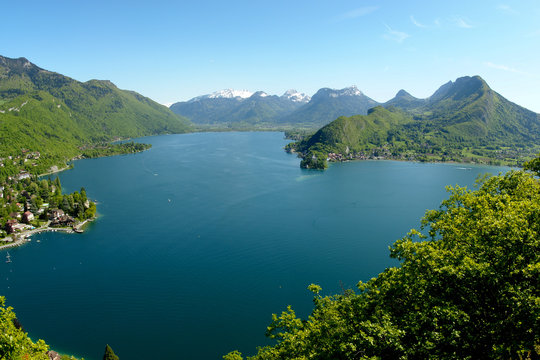Lac d'Annecy vue depuis le Roc de Ch&egrave;re