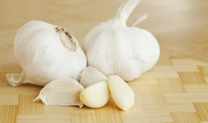 Whole Garlic, Garlic Pods Peeled and Unpeeled