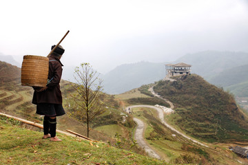 Alte Black Hmong Frau in den Bergen von Sapa - Vietnam