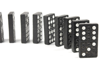 aufgereihte DOMINO-Steine