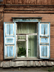 Obraz na płótnie Canvas Landschaftstypisches sibirisches Holzfenster