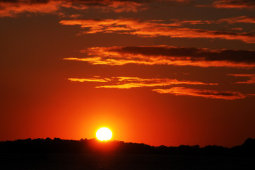 Obraz premium bright orange, red and yellow sunset
