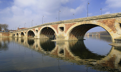 Fototapeta na wymiar Le pont neuf de Toulouse