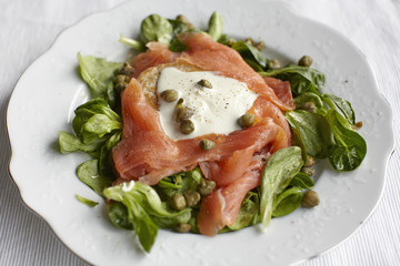 smoked salmon salad with blinis and capers