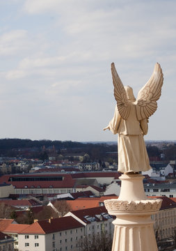 Engelsstatur &uuml;ber potsdam