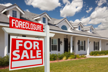 Fototapeta na wymiar Foreclosure Real Estate Sign and House - Left