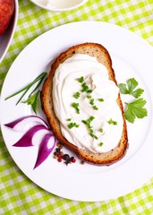 Brot mit Schnittlauchquark