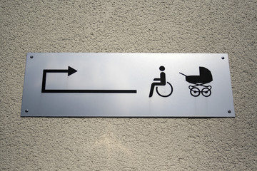 Hinweisschild Barrierefreier Eingang für Rollstuhlfahrer + Kinderwagen