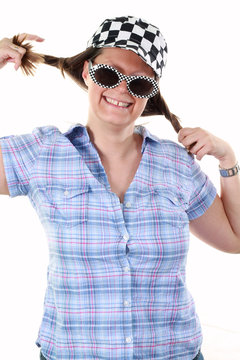 ragazza con occhiali buffi