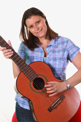Fototapeta premium ragazza che suona la chitarra
