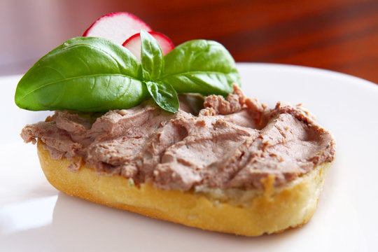 br&ouml;tchen mit leberwurst