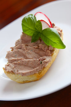 leberwurstbrotchen,leberwurst