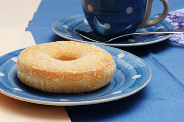 tasse kaffee mit donut