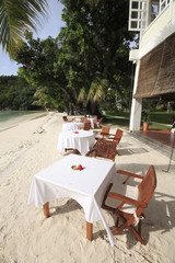 praslin seychelles tavoli sulla spiaggia