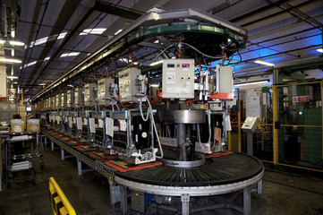 Fabbrica di lavastoviglie - catena di montaggio