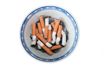 Portacenere con sigarette