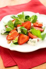 strawberry gorgonzola salad