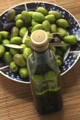 Olio d oliva con olive