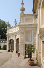 Fototapeta na wymiar Renaissance italian mansion detail