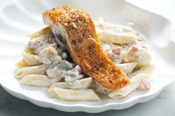baked salmon on pepper with creamy pasta