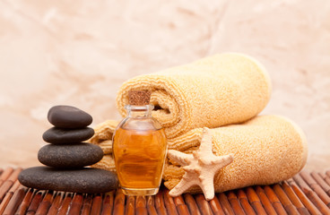 Obraz na płótnie Canvas Aromatherapy oil and spa items