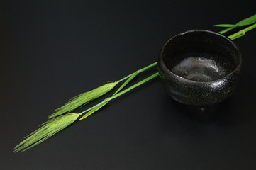 黒茶碗と麦の穂