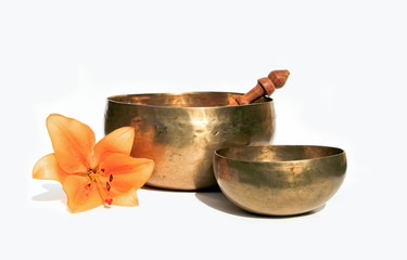 Klangschalen mit Blüte