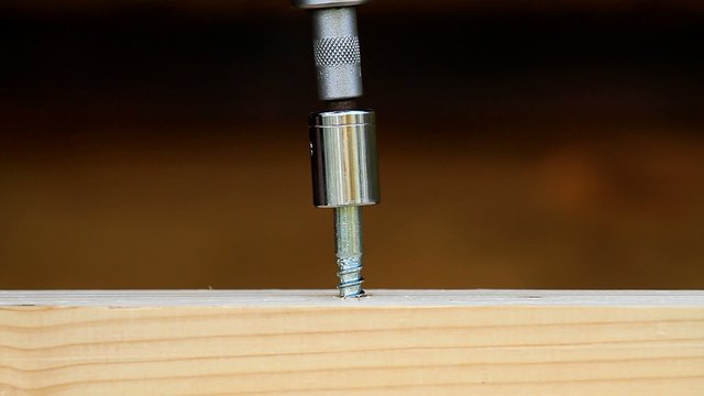 Sechskantschraube eindrehen / Video