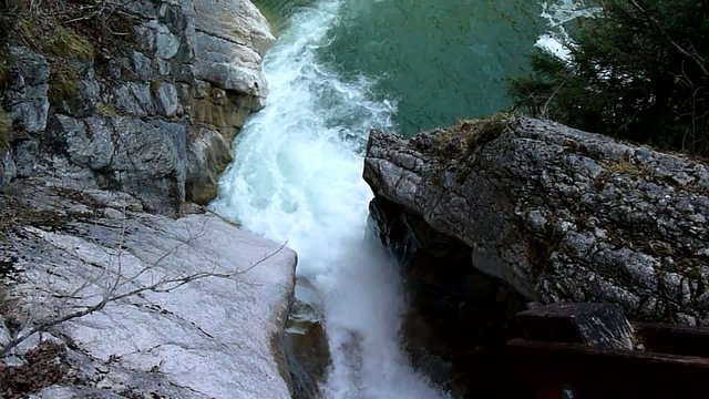 Wasserfall im Gebirge - Video Clip - Waterfall in Mountains