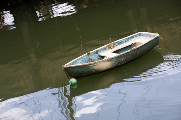Obraz premium Holzboot am Ufer